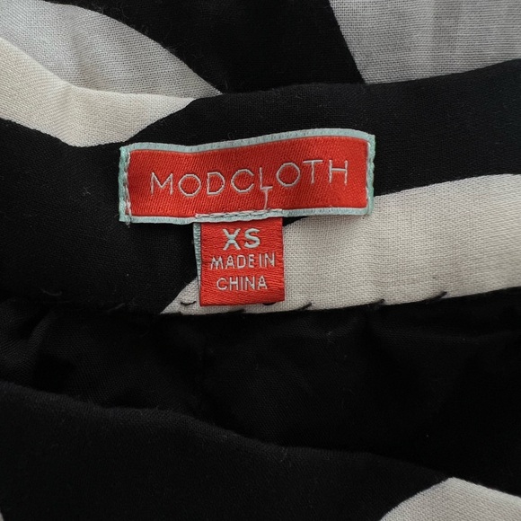 ModCloth Black And White Polka Dot A-Line Skirt Size XS Retro Flare - Picture 8 of 10